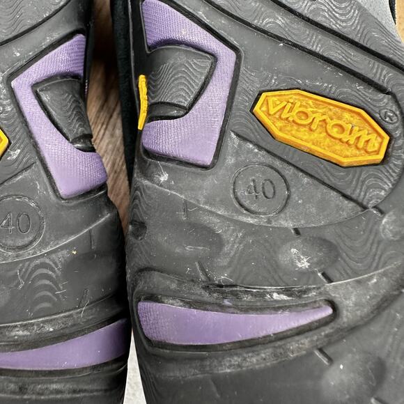 Dansko Shoes Womens Size 40 Suede Vibram Outsole Waterproof Walking Comfort - Picture 8 of 11